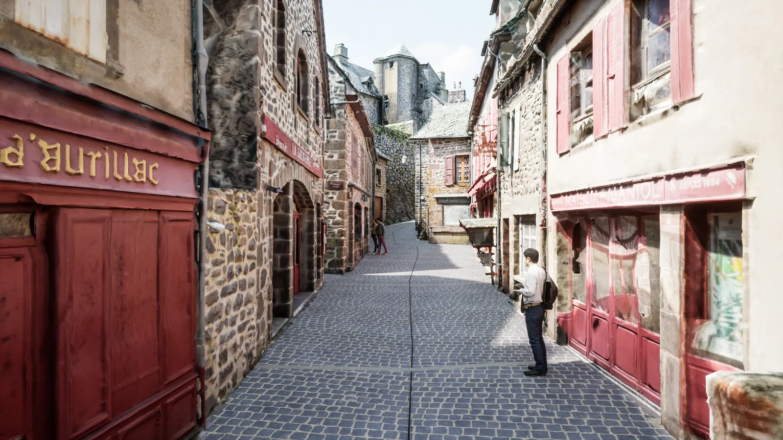 Vue pietonne de la rue du Beffroi et ses commerces